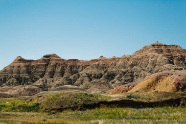 Çorak Topraklar Ulusal Parkı Yeşil Çimenler ve Sarı Tepeler