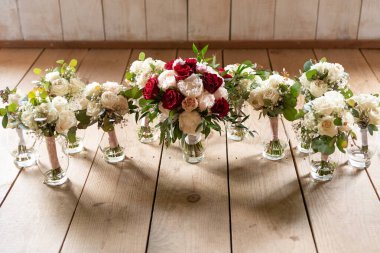 Klasik Gelinlik Partisi Buketleri