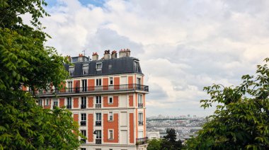 Manzaralı şehir manzaralı Paris konut binası