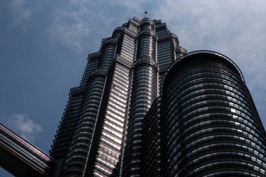 Gökyüzüne karşı Kuala Lumpur 'daki Petronas Kuleleri