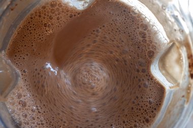 Çikolatalı cheesecake hamurundan dönen girdap