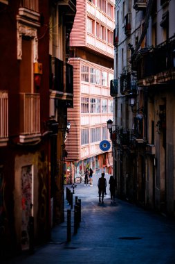 Alicante 'nin eski kasabasında bir sokak