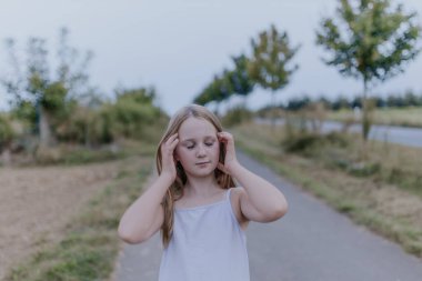 Hayalci Yaz Yürüyüşü Tarlalarda, yumuşak odaklanma