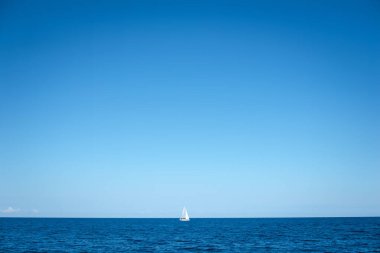 Sakin Bir Okyanusta Tekne Teknesi