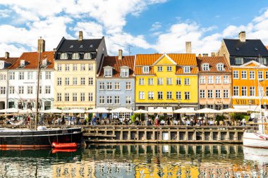 Kopenhag 'ın Nyhavn' daki deniz tarihinin canlı bir görüntüsü.