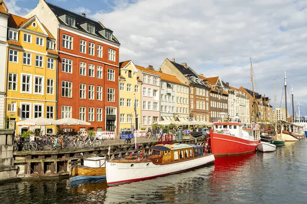 Nyhavn Danimarka 'nın kalbinde ebedi bir liman sahnesi
