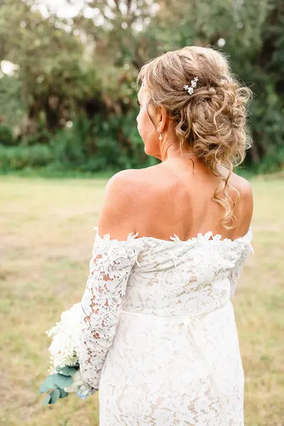 Dantelli Gelin Buketli Elbise, Punta Gorda 'da Arka Görüş, Flor