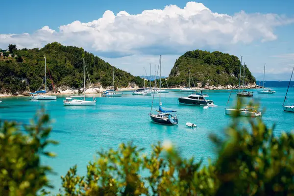 Yelkenli ve Yatlı Tranquil Körfezi