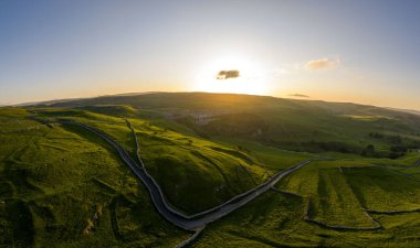 Malham Koyu 'nda dramatik Gündoğumu