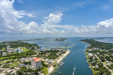 Perdido Key 'deki sahilin havadan görüntüsü.