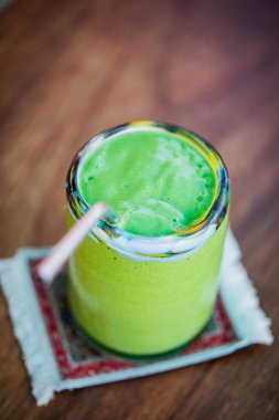 Yeşil Meyve Smoothie 'nin yakın çekimi