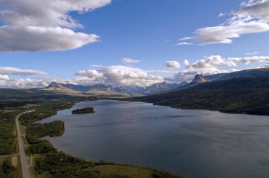 Gün batımında Saint Mary Gölü