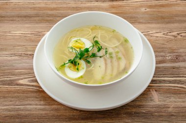 Yumurtalı tavuk çorbası.