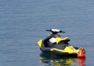 Scooter denize açılmaya hazır. Jet ski