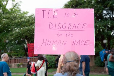 Rejim mitingine Karşı Öfke 'de imza