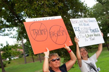 Rejim mitingine Karşı Öfke 'de imza