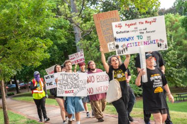 Rejim mitingine Karşı Öfke 'de imza