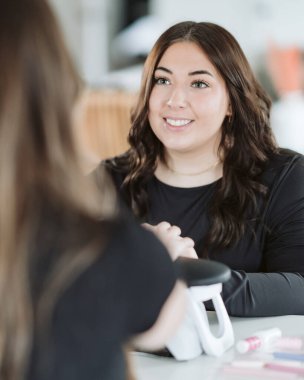 Friendly Nail Tech Manikür Randevusu