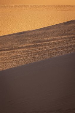 Fas kum tepelerinin dokuları ve ışığı