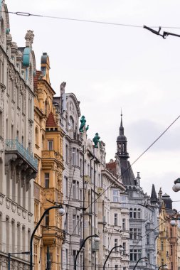 Prag 'ın ortaçağ bölgesinin dar sokakları