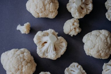 Taze karnabahar parçaları kapanıyor.