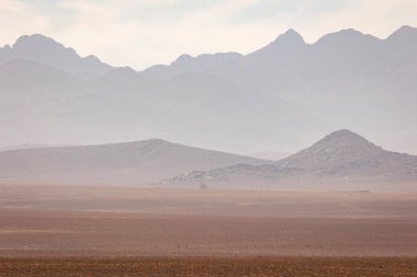 Fas puslu dağları ve çöl manzarası
