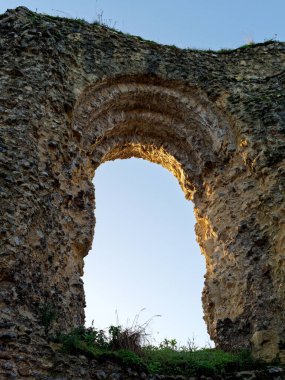 Sunrise, Redding Abbey, Reading, Berkshire, England, UK.