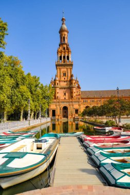 Plaza de Espana (İspanya Meydanı), Sevilla 'nın ünlü simgesi