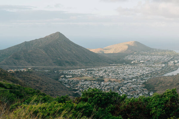 Lookout over Honolulu, Hawaii neighborhoods and ridges