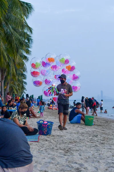 Chonburi Thailand October 2022 Photo Mercant Selling Fantasy Balloon Evening — Stock Photo, Image