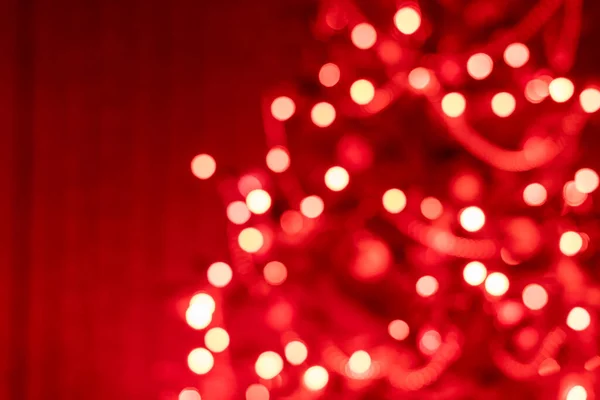 Parte Árbol Navidad Decorado Con Luces Rojas Enfoque Suave —  Fotos de Stock