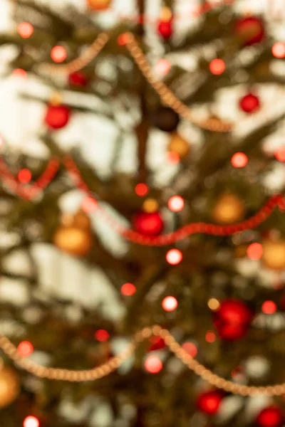 Parte Uma Árvore Natal Decorada Com Luzes Foco Suave — Fotografia de Stock