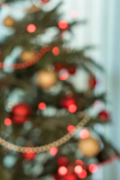 Işıklarla Süslenmiş Bir Noel Ağacının Parçası Yumuşak Odak — Stok fotoğraf