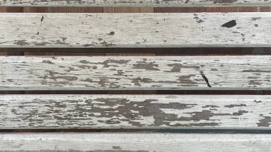 Görünür tahıl ve yıpranmış doku ile eski ahşap bir yüzey ayrıntılı görünümü.