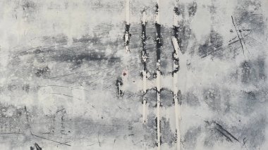 Projelere klasik, huysuz ya da grunge efektleri eklemek için tozlu ayna yüzeyi ideal.