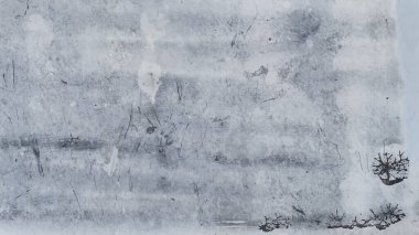 Projelere klasik, huysuz ya da grunge efektleri eklemek için tozlu ayna yüzeyi ideal.