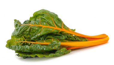 Beyaz arka plan üzerinde izole taze swiss chard