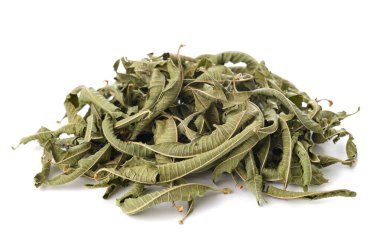 Kurumuş limon verbena yaprakları beyaz arkaplanda izole
