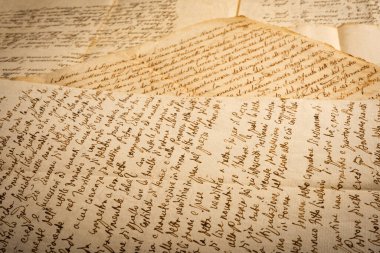 Eski el yazıları el yazısıyla yazılmış.