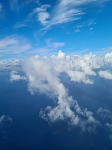 Υποβλητική Εικόνα Των Νεφών Που Φαίνονται Από Ένα Αεροπλάνο — Φωτογραφία Αρχείου