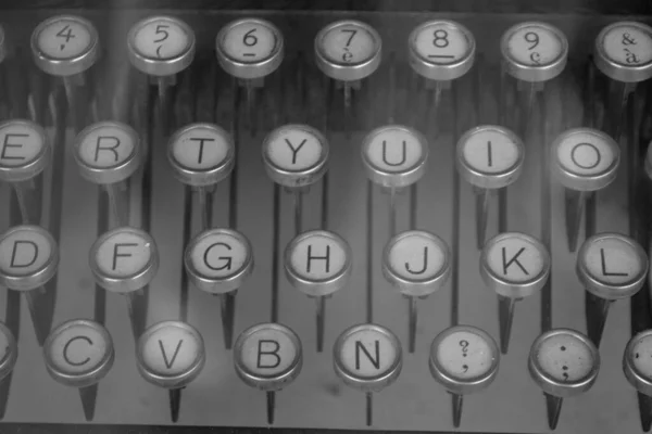 Evocative Black White Image Texture Keys Old Typewriter — 图库照片