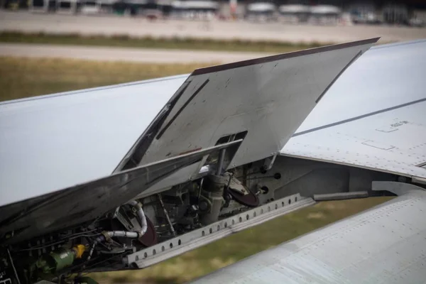 Bir Uçağın Kanat Çırpma Hareketiyle Ilgili Detaylar — Stok fotoğraf