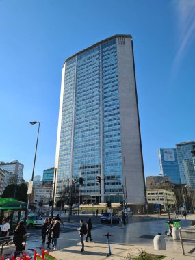 Milan Pirelli gökdeleni, Merkez İstasyondan gökdelenin anımsatıcı görüntüsü