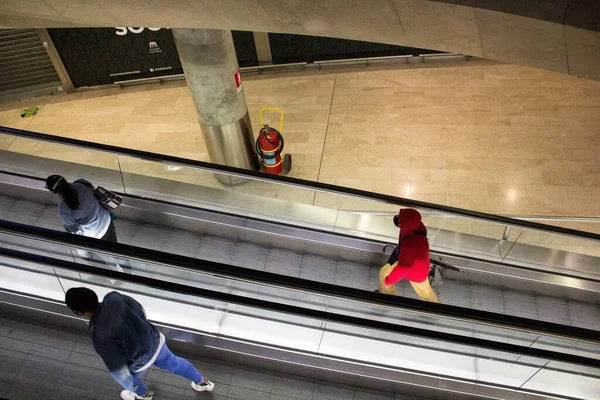 ミラノ中央駅 駅のエスカレーターの詳細 — ストック写真