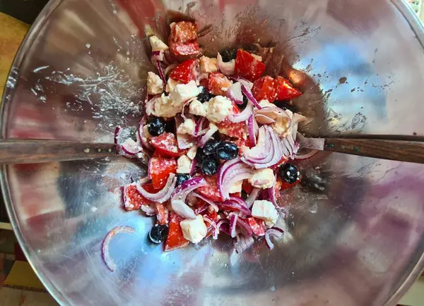 Evocative Close Image Greek Based Saladtomatoes Feta Cheese Onions Topped — Fotografia de Stock