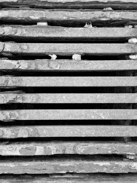Evokativní Černobílý Povrchový Obraz Horizontálního Roštu Krytu Průlezu — Stock fotografie
