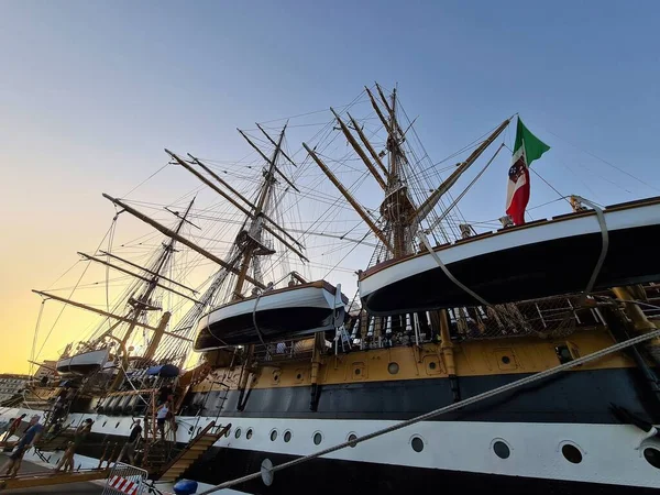 2022 Palermo Amerigo Vespucci Statek Szkoleniowy Sugestywny Obraz Żaglowca Nabrzeża — Zdjęcie stockowe