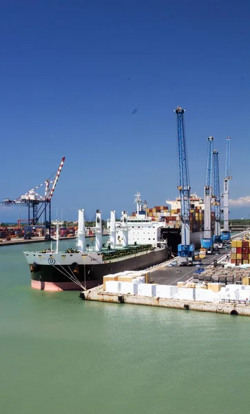 2022 Livorno Italia Puerto Comercial Imagen Evocadora Las Estructuras Portuarias — Foto de Stock