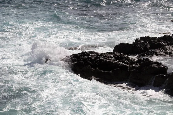 Evocative Image Rough Sea Hitting Rocks Sicily — Stock fotografie
