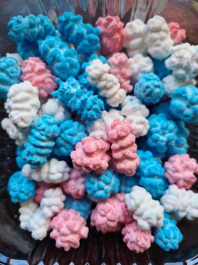 Renkli şekerlerin çağrıştırıcı yakın çekimi